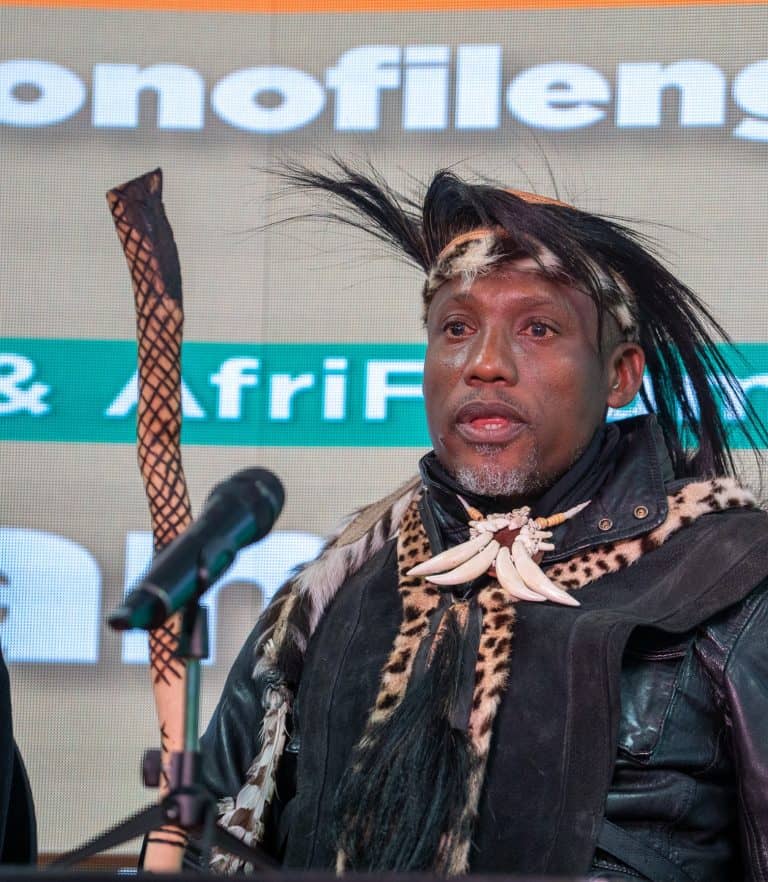 Saam kán gemeenskappe ’n leeu plattrek